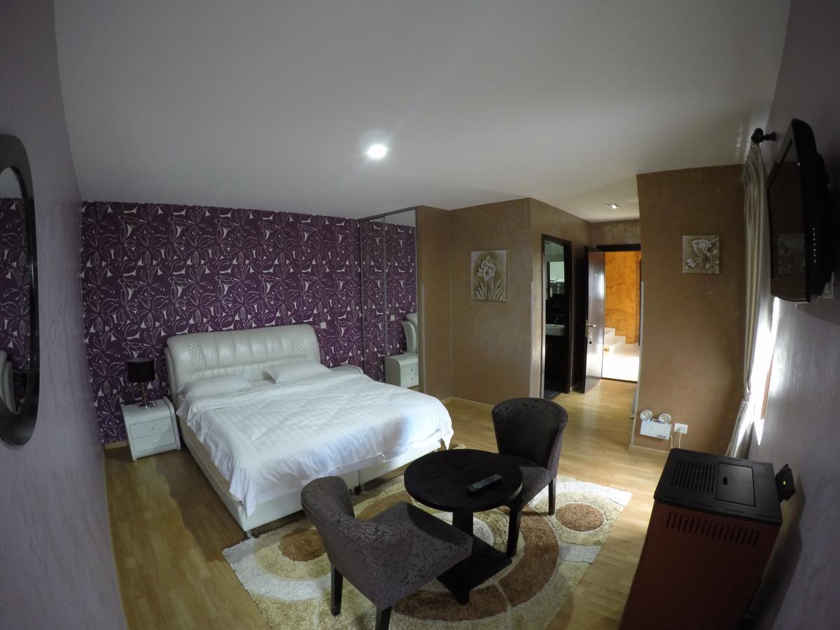 Johnny Hotel Kamenice エクステリア 写真