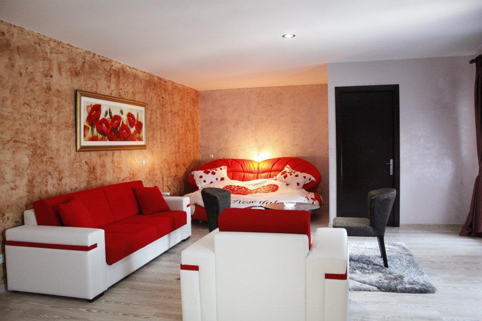Johnny Hotel Kamenice エクステリア 写真